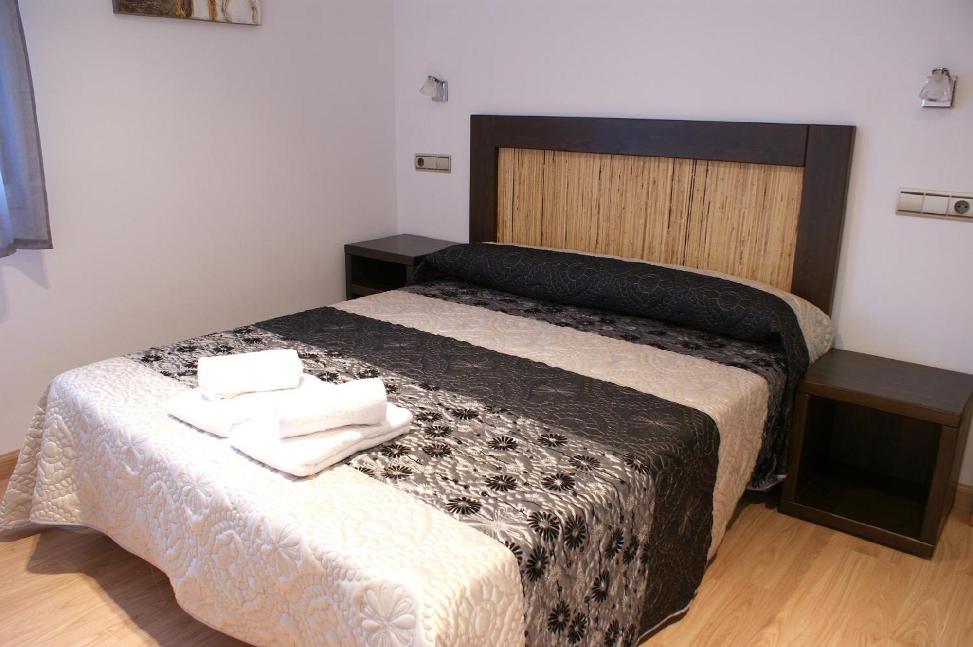 Apartamento Puerta de Ordesa Garden Laspuña Habitación foto
